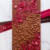Шоколадная плитка из шоколада ручной работы "ФЬЮР" с добавлением натуральной малины и вафельных жемчужин.
